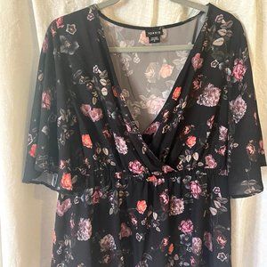 Torrid Size 0 (14/16 equiv) Floral Blouse